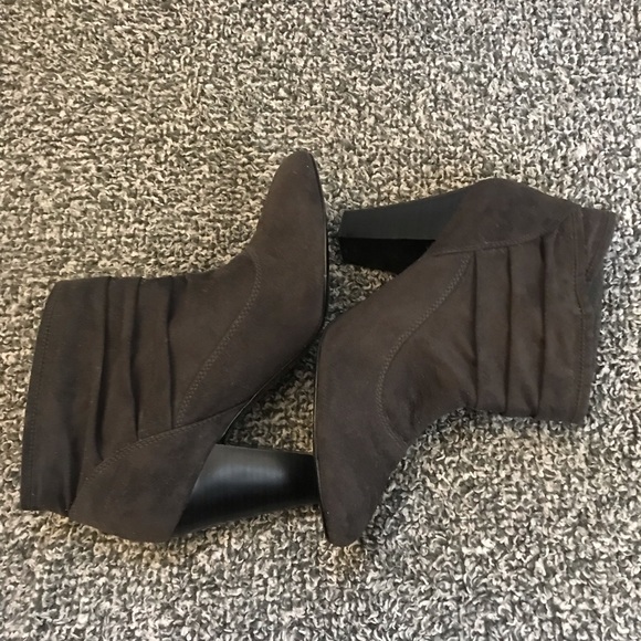 Studio Works Shoes - Gray booties with 3 in heel